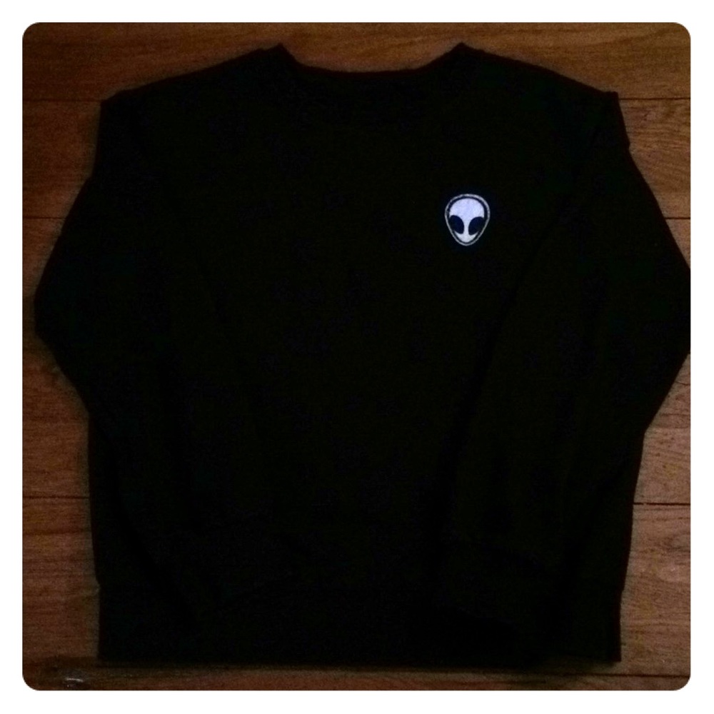 Hot Topic woman’s  S lightweight sweatshirt
